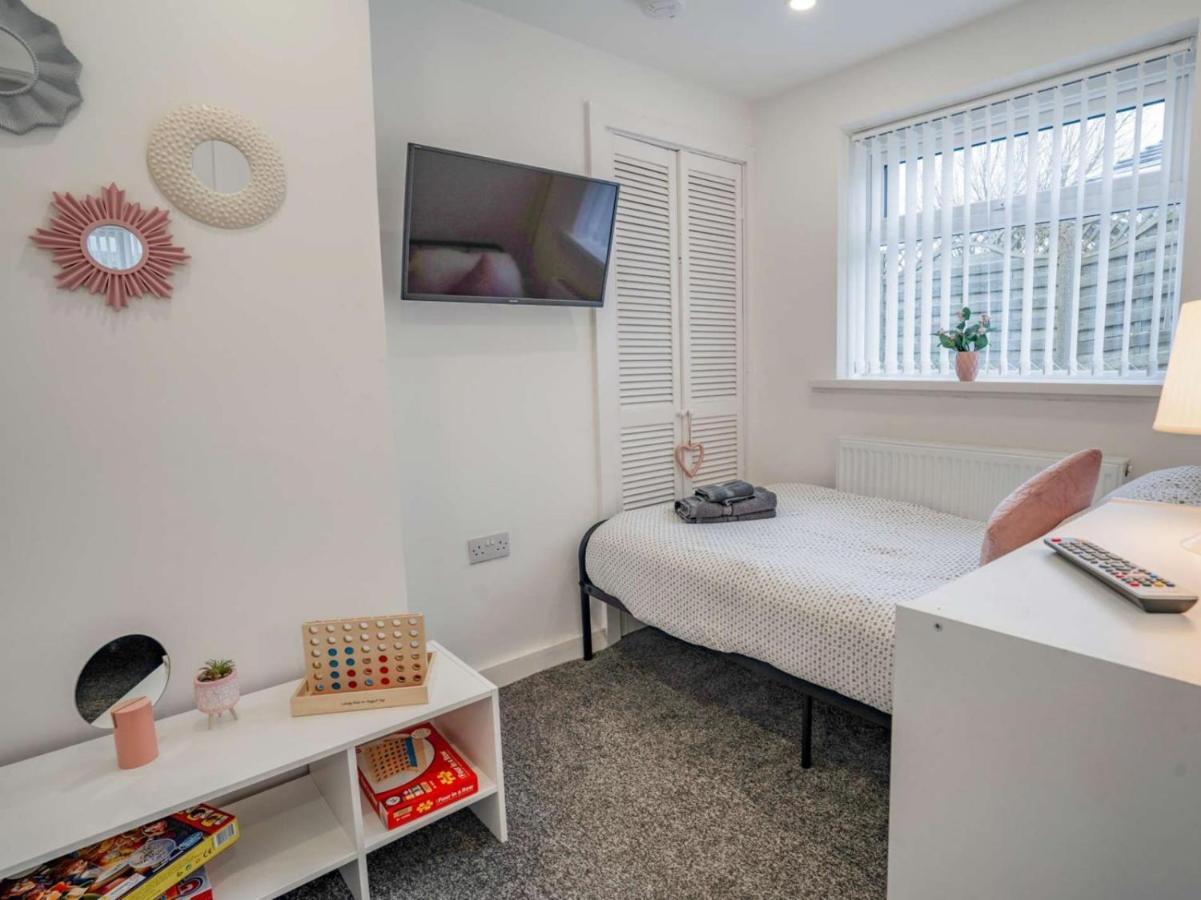 3-Bed 5-6 Berth Modernised Bungalow! Tenby Zewnętrze zdjęcie