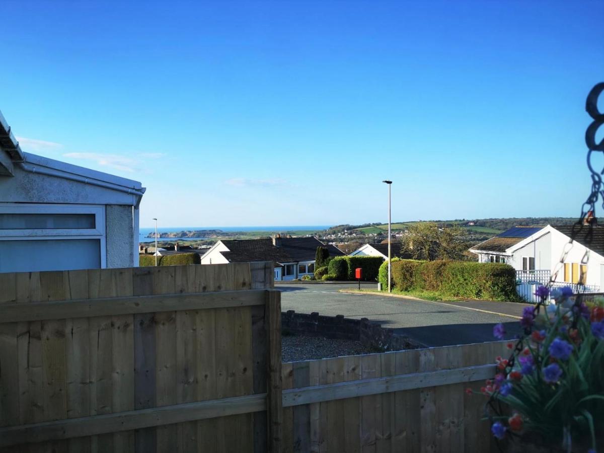 3-Bed 5-6 Berth Modernised Bungalow! Tenby Zewnętrze zdjęcie